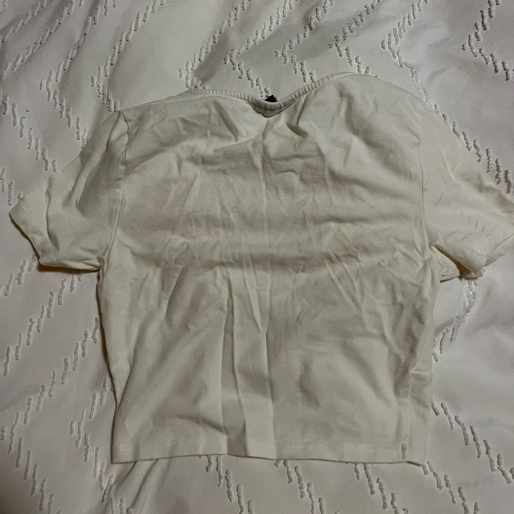 White tee - Picture 3 of 3